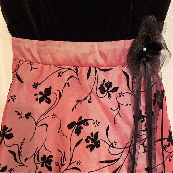 Girls Elegant Formal Dress - Picture 3 of 7